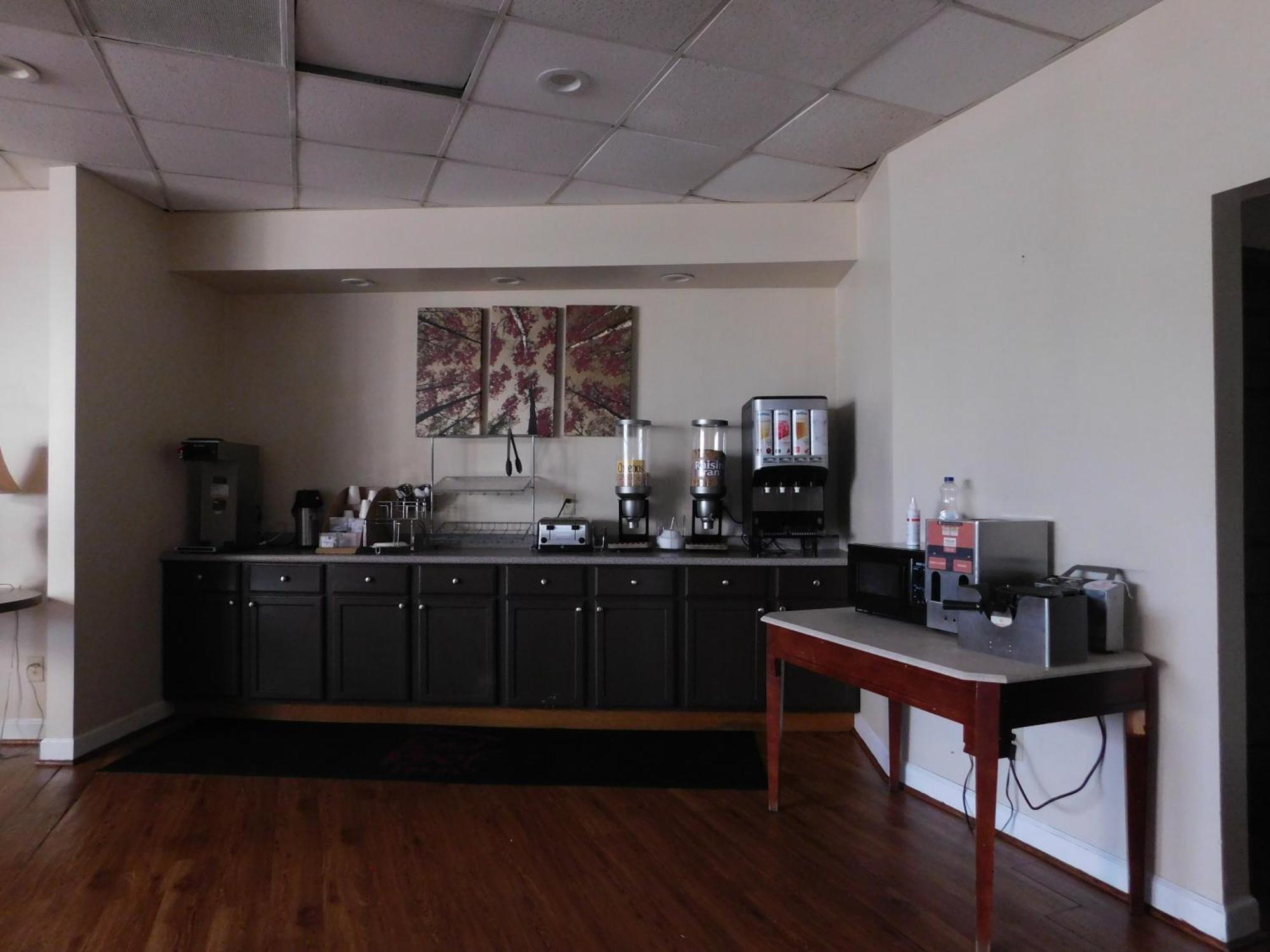 Red Roof Inn & Suites Wytheville Dış mekan fotoğraf
